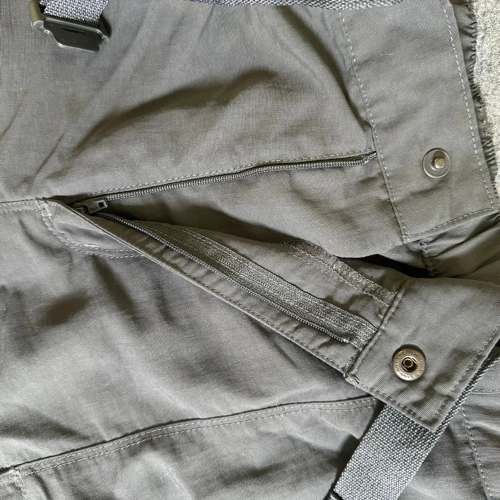 The North Face Mens Class V Belted Shorts Asphalt Grey Nylon Hiking Medium